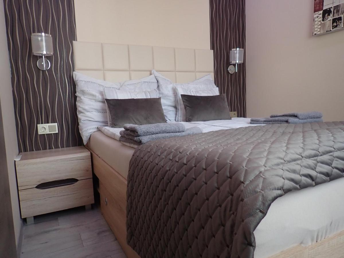 Bowery Guest Houses - Arnyas Vendeghazak Balatonalmádi エクステリア 写真