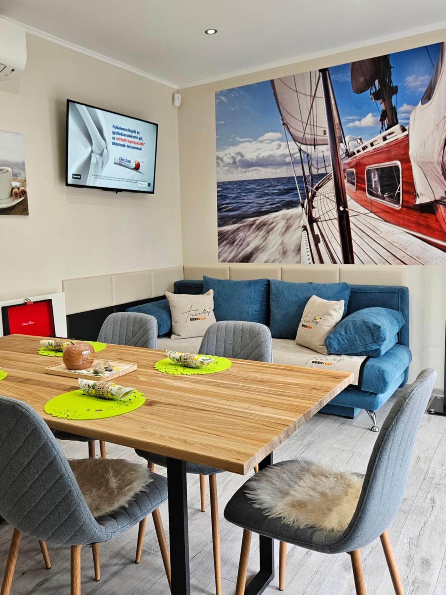 Bowery Guest Houses - Arnyas Vendeghazak Balatonalmádi エクステリア 写真